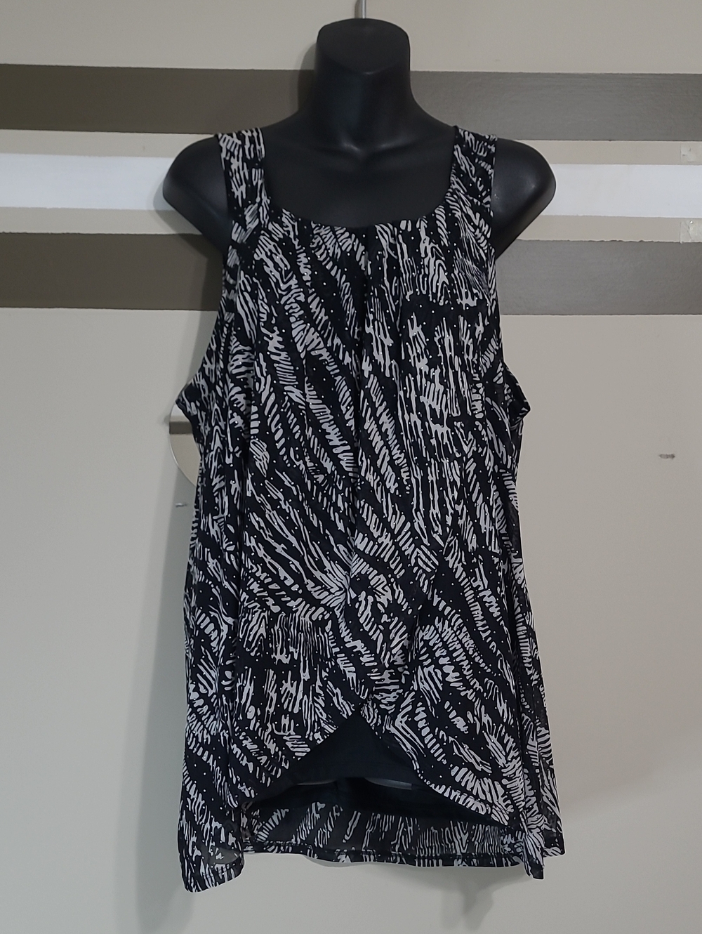 2 Dye 4 Black & White Sheer Abstract Zebra Print Faux Wrap Sleeveless Top Sz 2X